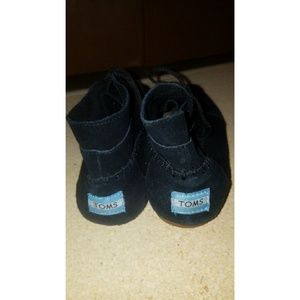 Toms moccasin black booties